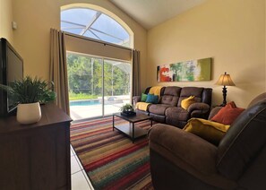 TV, offices - Amazing Single Home with BBQ, Heated Pool & SPA (Kissimmee)