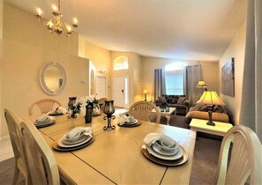 Dining - Amazing Single Home with BBQ, Heated Pool & SPA (Kissimmee)