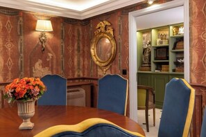 Dining - Maison Cardinal Furstemberg (Paris)