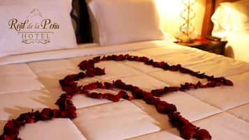 Habitación doble Deluxe | Ropa de cama de alta calidad y decoración personalizada