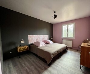 3 soverom, strykejern/-brett, reiseseng for barn og wi-fi (inkludert)