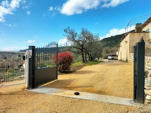 Property grounds - 2 bedroom private vacation home in mollans sur ouveze (MOLLANS SUR OUVEZE)