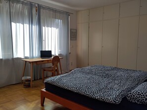 1 Schlafzimmer, Schreibtisch, Bügeleisen/Bügelbrett, WLAN