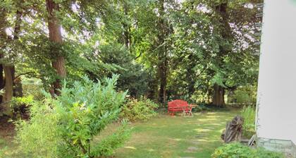 großzügige FeWo in kleiner 50er-Jahre-Villa mit großem Garten und Kamin