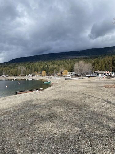 Perfect lake home right across from the beach