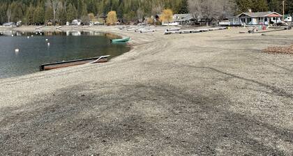 Perfect lake home right across from the beach