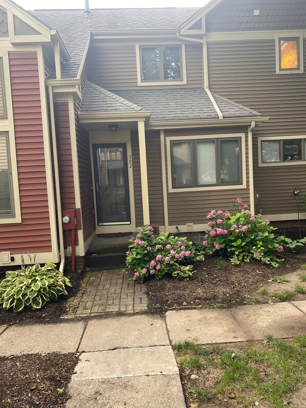 Exterior detail - Cozy Condo with garage, laundryClose proximity to UR, RIT and Strong (Rochester)