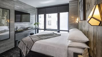 1 bedroom, premium bedding, in-room safe, desk