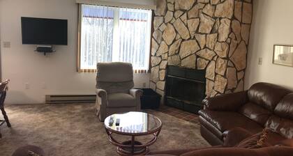 Clean, Comfortable and Quiet Condo at the base of Jackson Creek Summit
