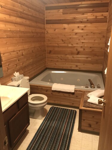 Clean, Comfortable and Quiet Condo at the base of Jackson Creek Summit