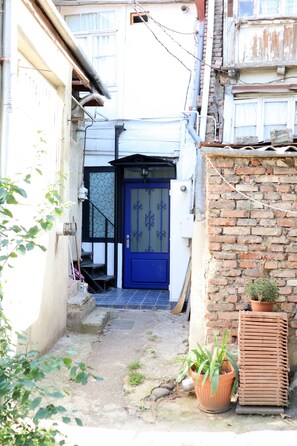 تفاصيل الفندق من الخارج