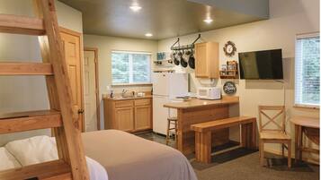 1 bedroom, travel cot, WiFi, bed sheets
