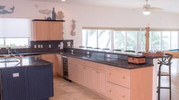 House, 5 Bedrooms, Ocean View | Private kitchen