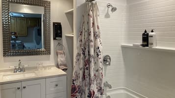 Combined shower/bathtub, hair dryer, towels, soap