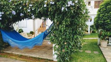 AuĂenpool, LiegestĂŒhle