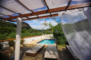 Outdoor pool, sun loungers - Pousada do Lago Petrópolis (Petrópolis)