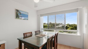 Dining - Cheltenham Apartments Unit 7, 40 King St (KINGS BEACH)