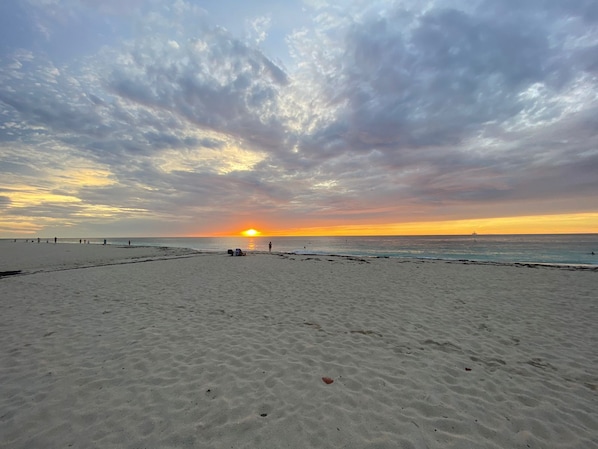 Beach nearby, sun loungers, beach towels