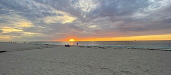 Aruba IXORA Suite, 1-bdrm, sleeps 2, 7 minutes drive to the beach