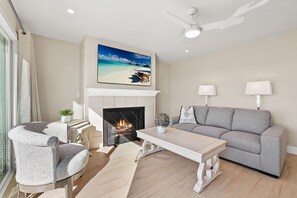 Smart TV, fireplace