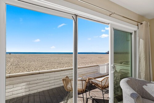 Beautiful Downstairs Unit Oceanfront Property!