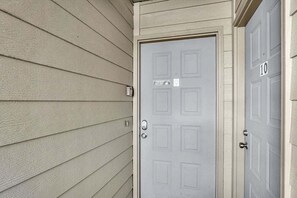 A door with a sign that says "No Parking" and the number 10 on the door. - Stunning Table Rock Lake View Condo, Newly Renovated with Free SDC Tickets (Branson)