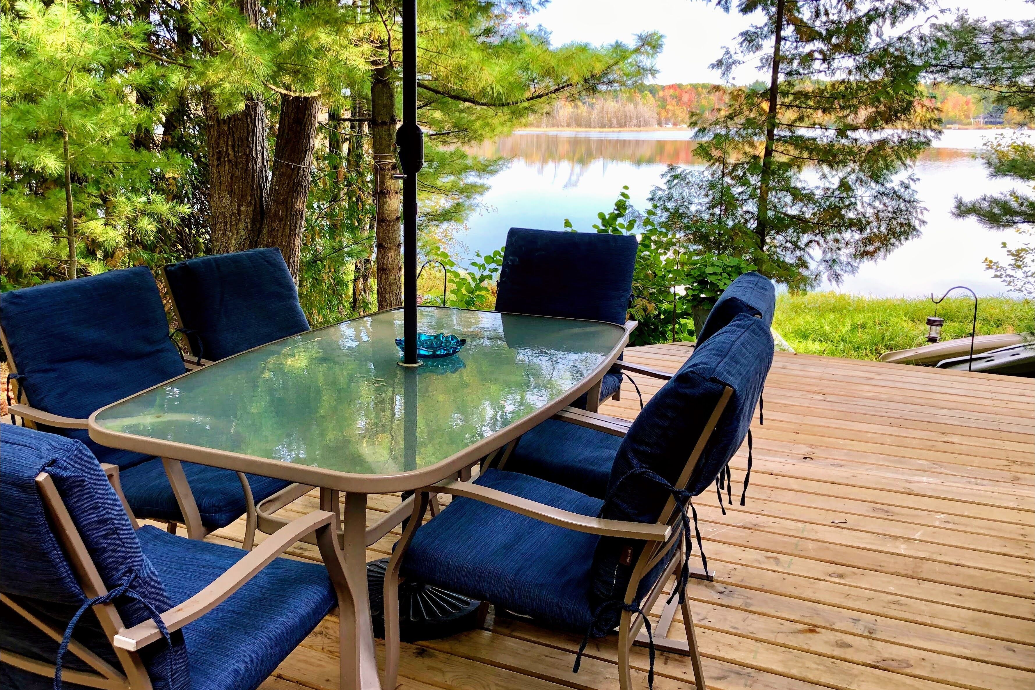 Cozy Lakefront Cabin Near Interlochen