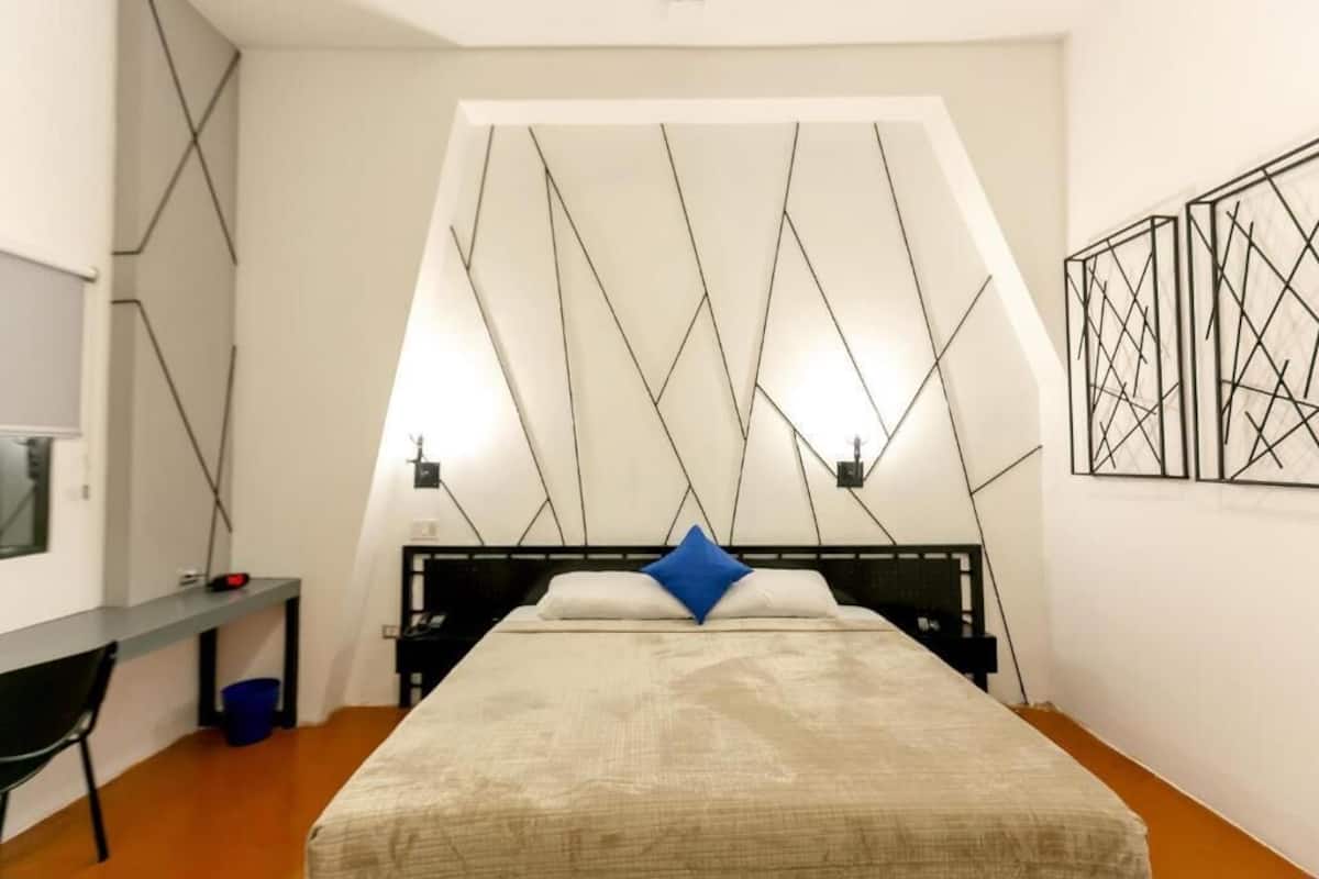 basic room, 1 king bed | 1 bedroom, desk, laptop workspace, iron/ironing board