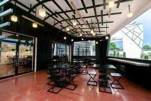 包含每日当地美食早餐