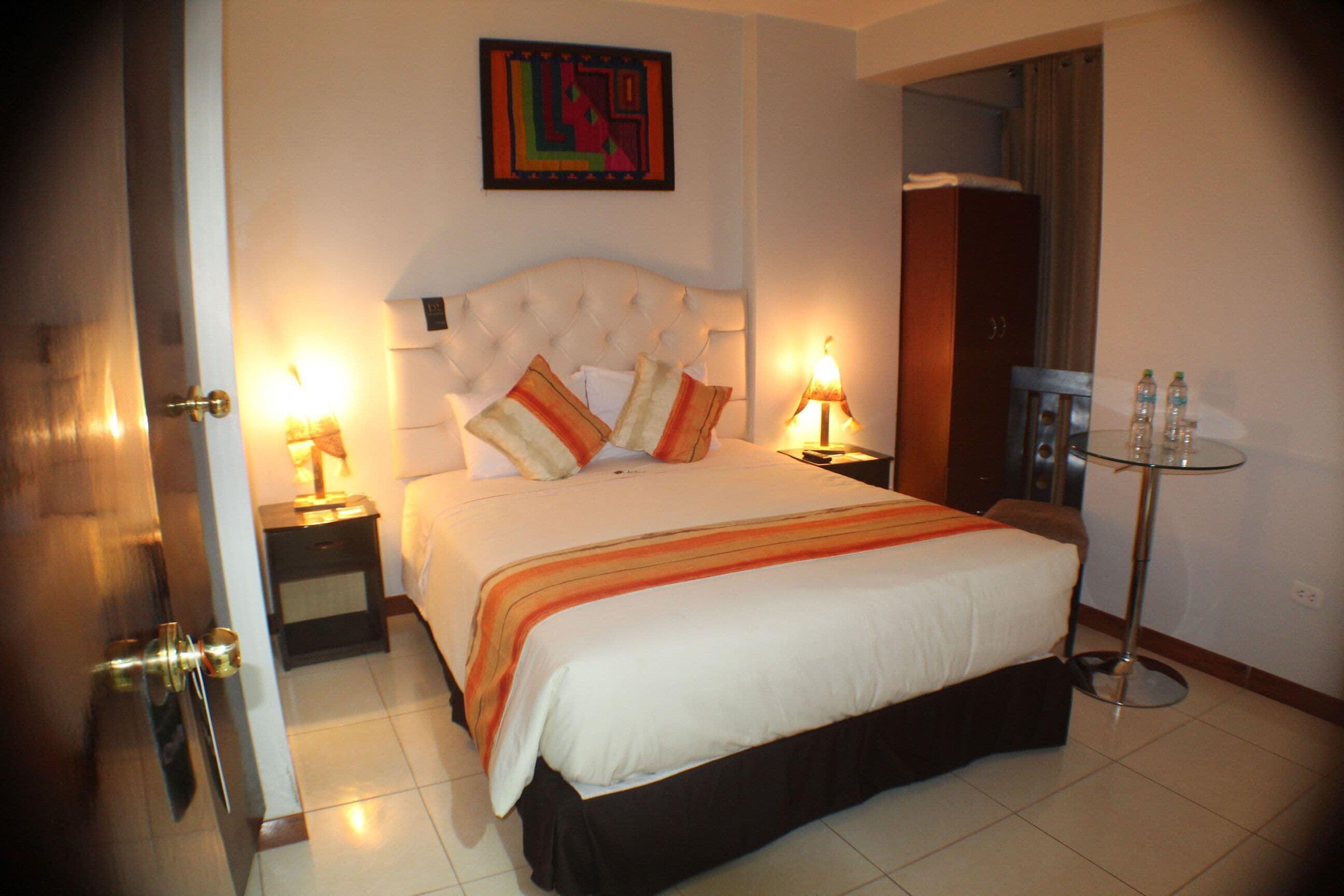 スタンダード ダブルルーム | エジプト綿のシーツ、高級寝具、羽毛の掛け布団、ピロートップベッド