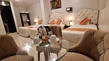 Habitación triple estándar | Sábanas de algodón egipcio y ropa de cama de alta calidad