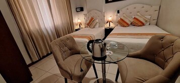 Comfort Triple Room | Egyptian cotton sheets, premium bedding, down comforters, pillowtop beds