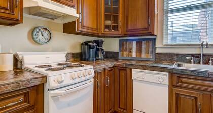 Charming Carriage House, Heated Pool Access