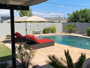 Dining - Scottsdale PRIME location- Pool & 2 miles to Old Town, Golf, Spring Training! (Scottsdale)