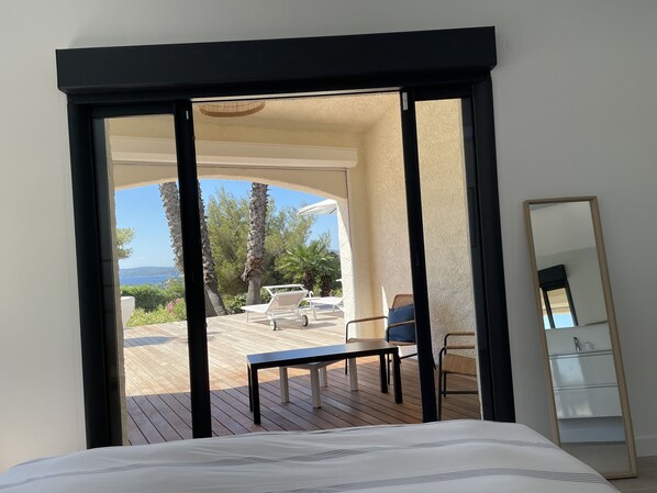 5 bedrooms, in-room safe, desk, iron/ironing board