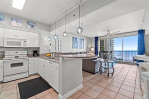 Fridge, microwave, oven, stovetop - Shores of Panama 712~2 Bedroom (Panama City Beach)