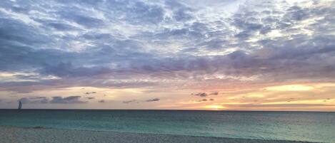 Beach nearby, sun loungers, beach towels