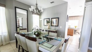 Casa, varias camas (Hendrik's West Haven Vacation Home) | Cocina privada