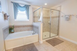 Ferienhaus, Mehrere Betten (Hendrik's West Haven Vacation Home) | Badezimmer | Shampoo