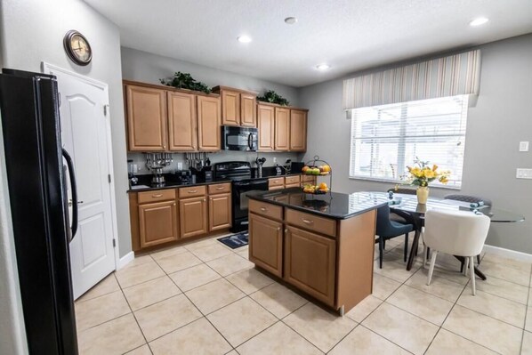 House, Multiple Beds (Hendrik's West Haven Vacation Home) | Private kitchen