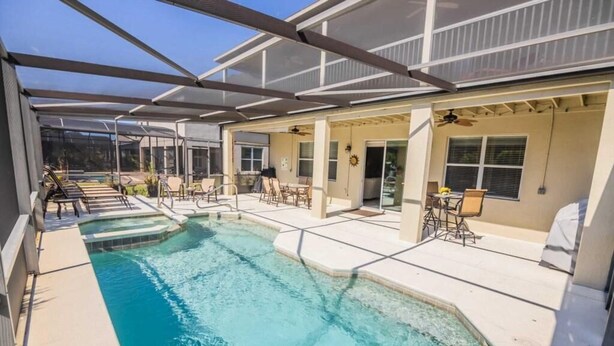 Casa, varias camas (Hendrik's West Haven Vacation Home) | Alberca