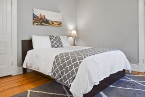 3 chambres, fer et planche à repasser, Wi-Fi gratuit, draps fournis