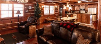Cozy, Rustic Luxury Cabin on Round Lake, with all of the modern conveniences!