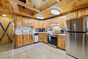Fridge, microwave, oven, stovetop - Cozy Bear Cabin | Fire Pit, AC, River + Swing (Island Park)