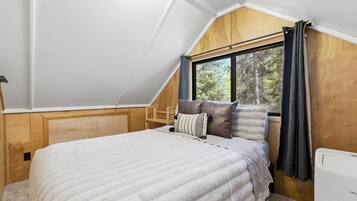 4 bedrooms, iron/ironing board, travel cot, WiFi