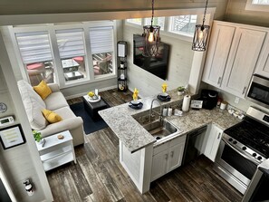 Private kitchen - Nona's Sunshine at The Retreat at Water's Edge (Tracy City)