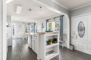 Interior - Ocean Lakes MH202, Ramp for handicap access, 4bed 2 bath, sleeps 8 (Myrtle Beach)