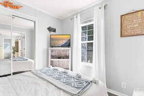 4 عدّة غرف نوم ومكواة/لوح كي وواي فاي وملاءات أسرّة