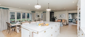 Hayward House - Hot Tub + Large Garden