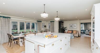 Hayward House - Hot Tub + Large Garden